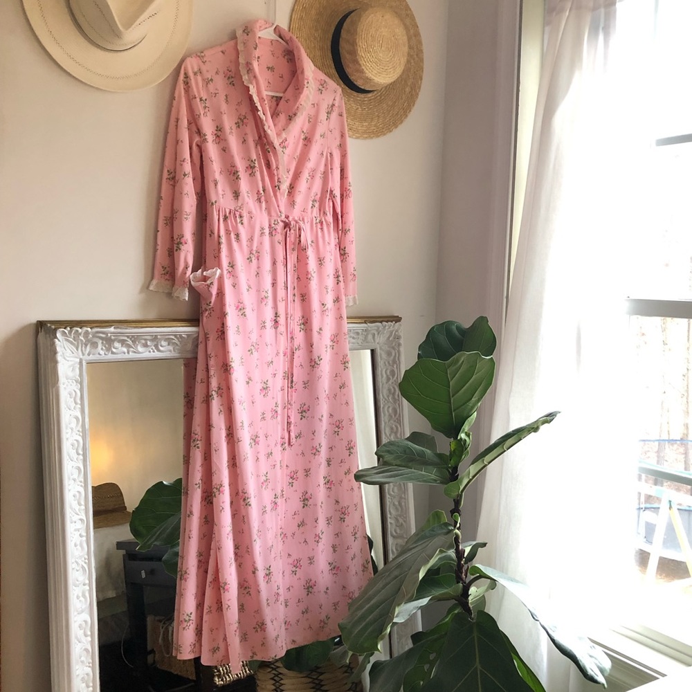 True Vintage Pink Floral Wrap Dress Duster Robe